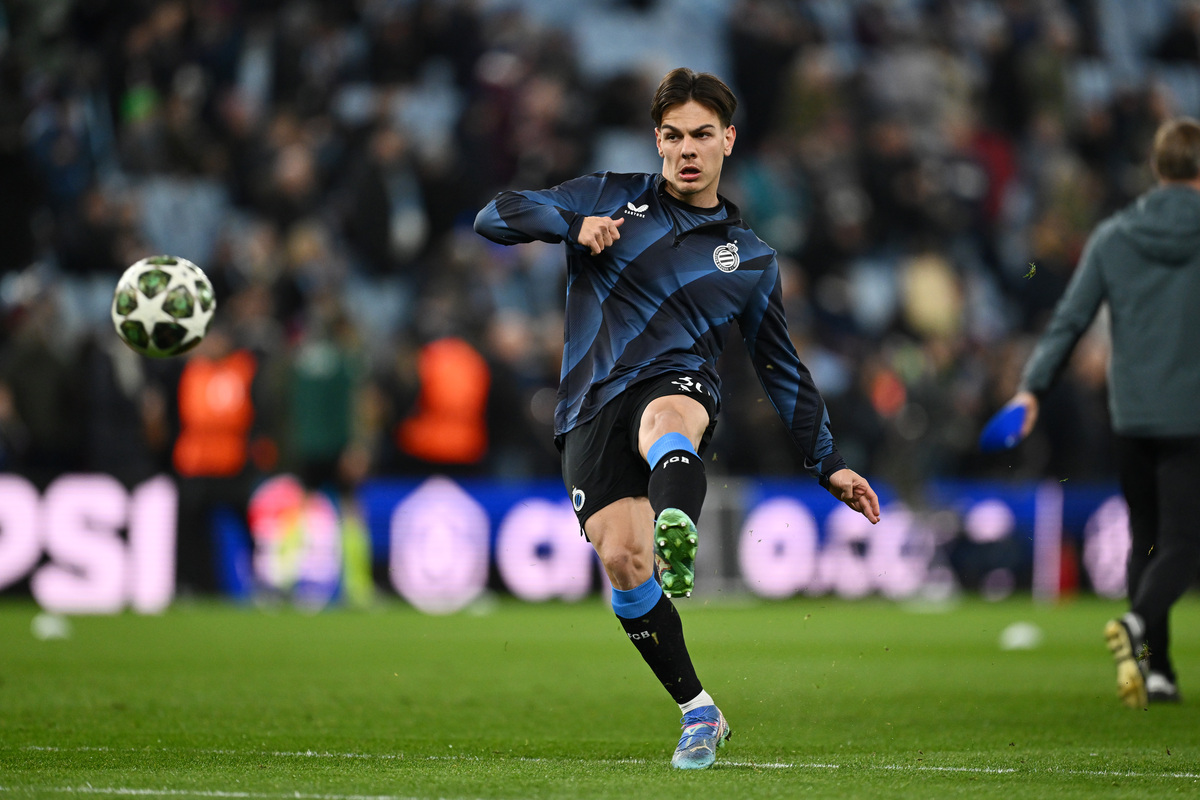 BIRMINGHAM, ENGLAND - MARCH 12: Ardon Jashari of Club Brugge KV warms up prior to the UEFA Champions League 2024/25 Round of 16 Second Leg match between Aston Villa FC and Club Brugge KV at Villa Park on March 12, 2025 in Birmingham, England. (Photo by Gareth Copley/Getty Images) (Milan links)