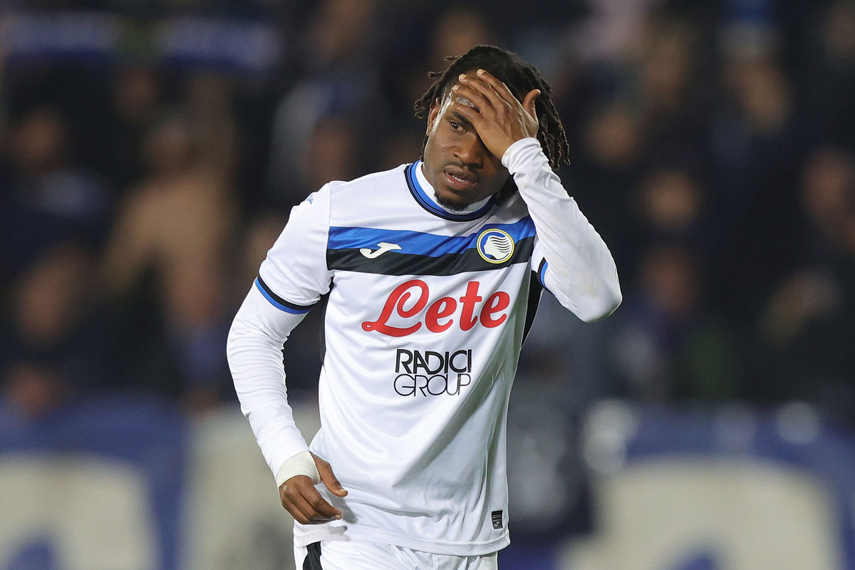 EMPOLI, ITALY - FEBRUARY 23: Ademola Lookman of Atalanta BC reacts during the Serie A match between Empoli and Atalanta at Stadio Carlo Castellani on February 23, 2025 in Empoli, Italy. (Photo by Gabriele Maltinti/Getty Images)