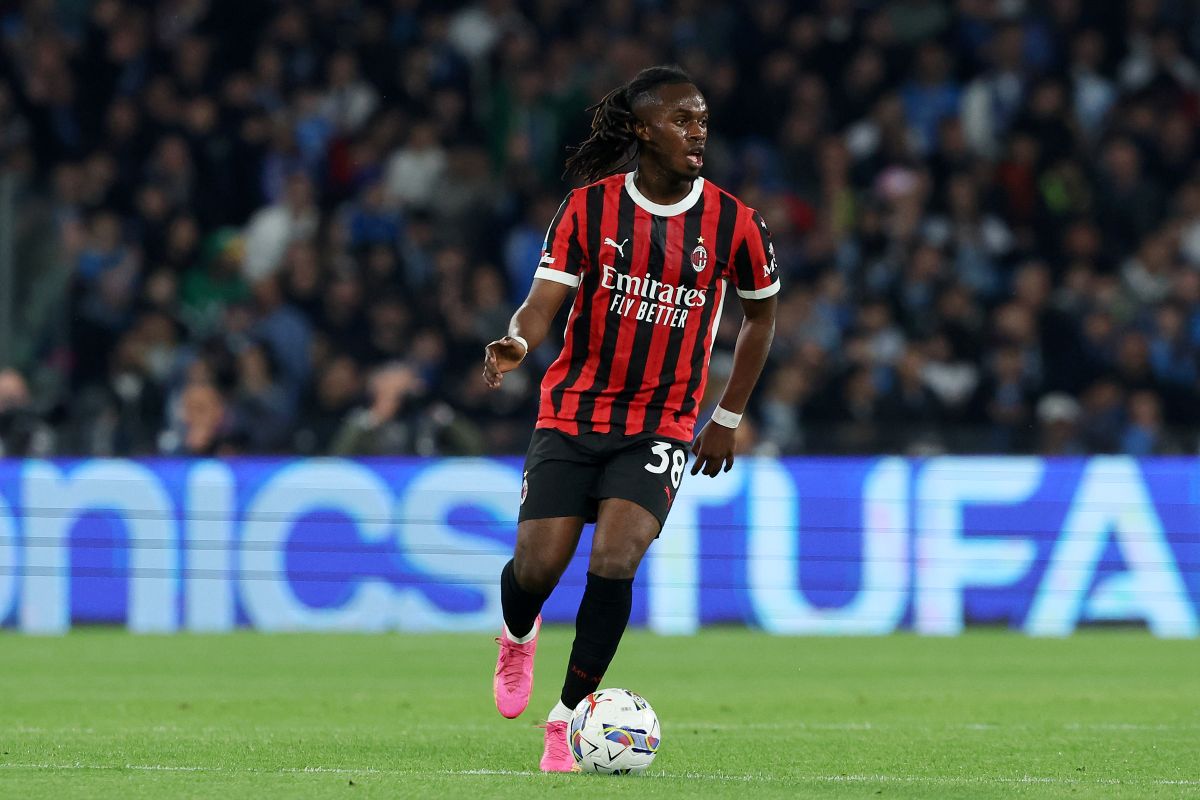 NAPLES, ITALY - MARCH 30: Warren Bondo of AC Milan during the Serie A match between Napoli and AC Milan at Stadio Diego Armando Maradona on March 30, 2025 in Naples, Italy. (Photo by Francesco Pecoraro/Getty Images)