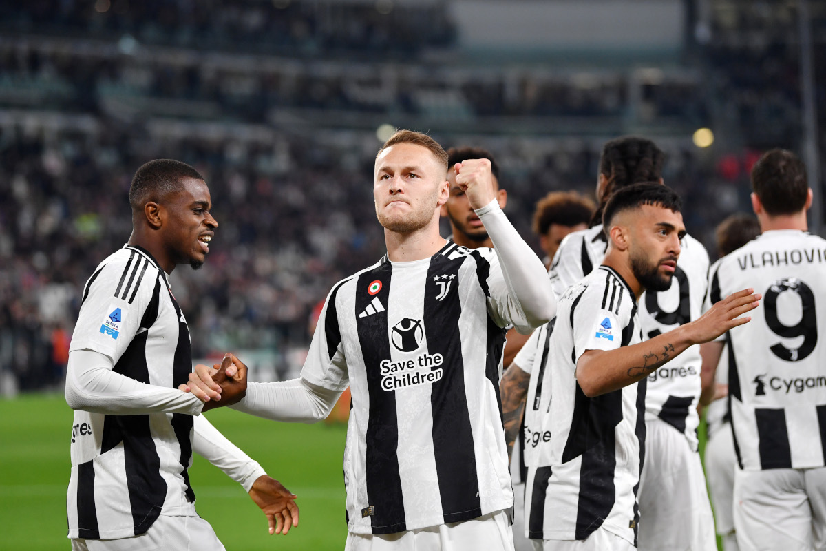 TURIN, ITALY - APRIL 12: Teun Koopmeiners of Juventus celebrates scoring his team's first goal during the Serie A match between Juventus and Lecce at Allianz Stadium on April 12, 2025 in Turin, Italy. (Photo by Valerio Pennicino/Getty Images)